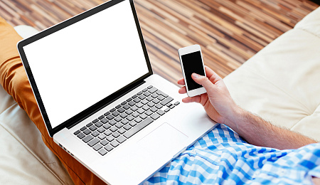 Гаджеты, которые греют: почему от ноутбука на коленях и сна со смартфоном мы потеем сильнее?