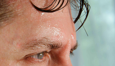 Нейро-пот: как тревожность и выгорание заставляют нас потеть «от нервов»